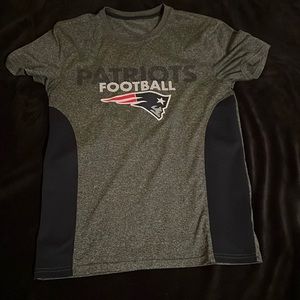 New England Patriots Team NFL Football short sleeve shirt  YOUTH XL preowned